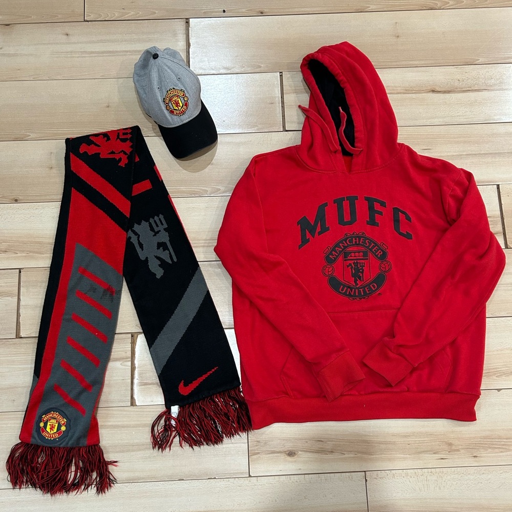 Manchester United bundle hoodie scarve hat